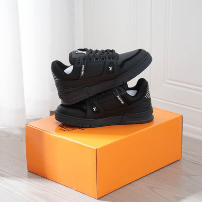 LV TRAINER FULL BLACK