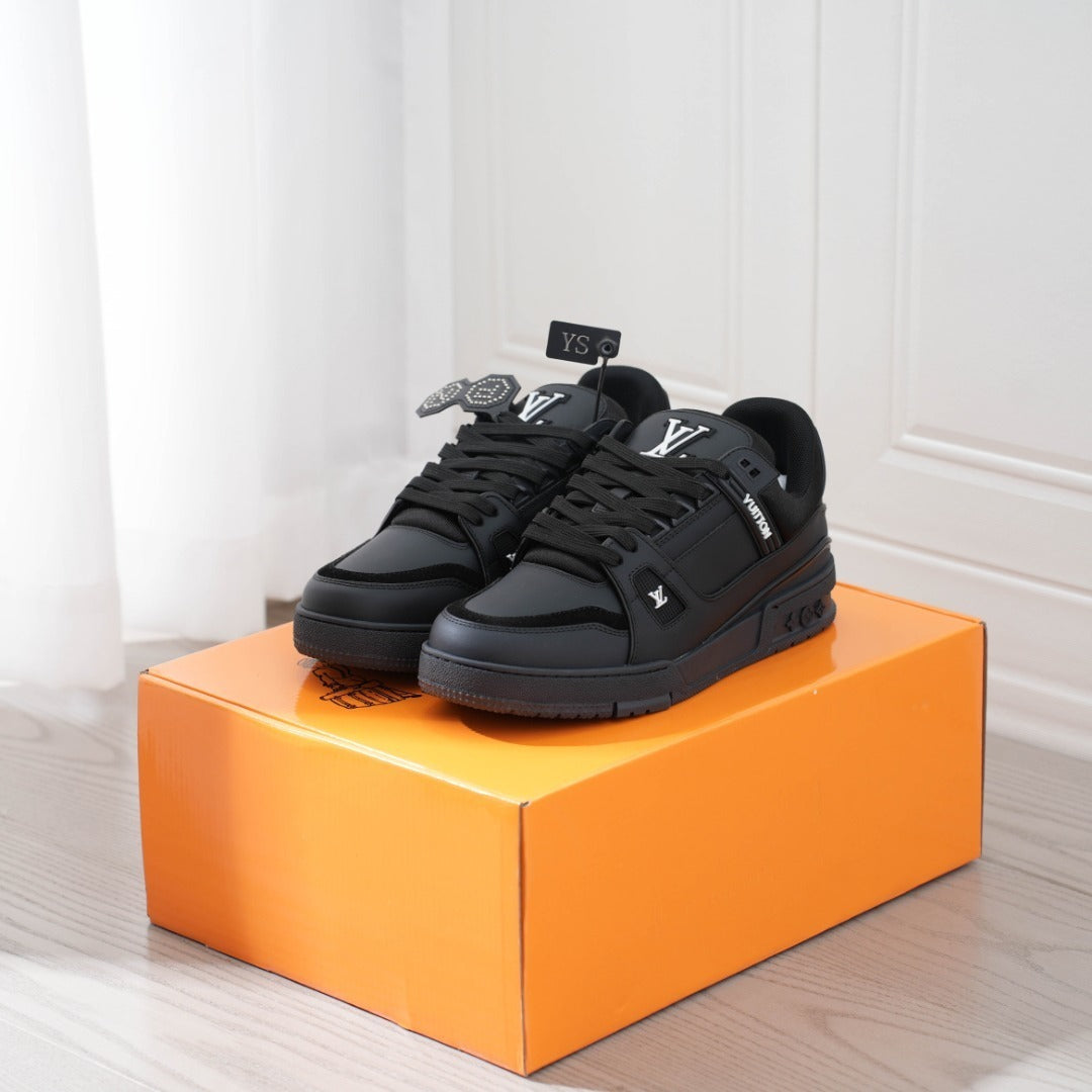 LV TRAINER FULL BLACK