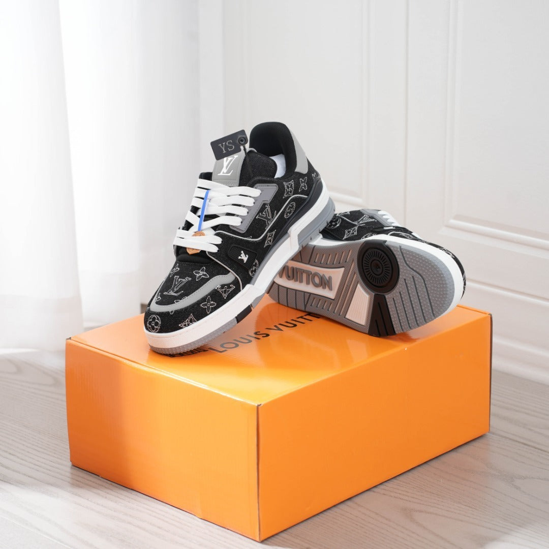 LV TRAINER  BLACK & WHITE